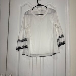 Crown & Ivy Elegant White and Black Women's Top (A15)